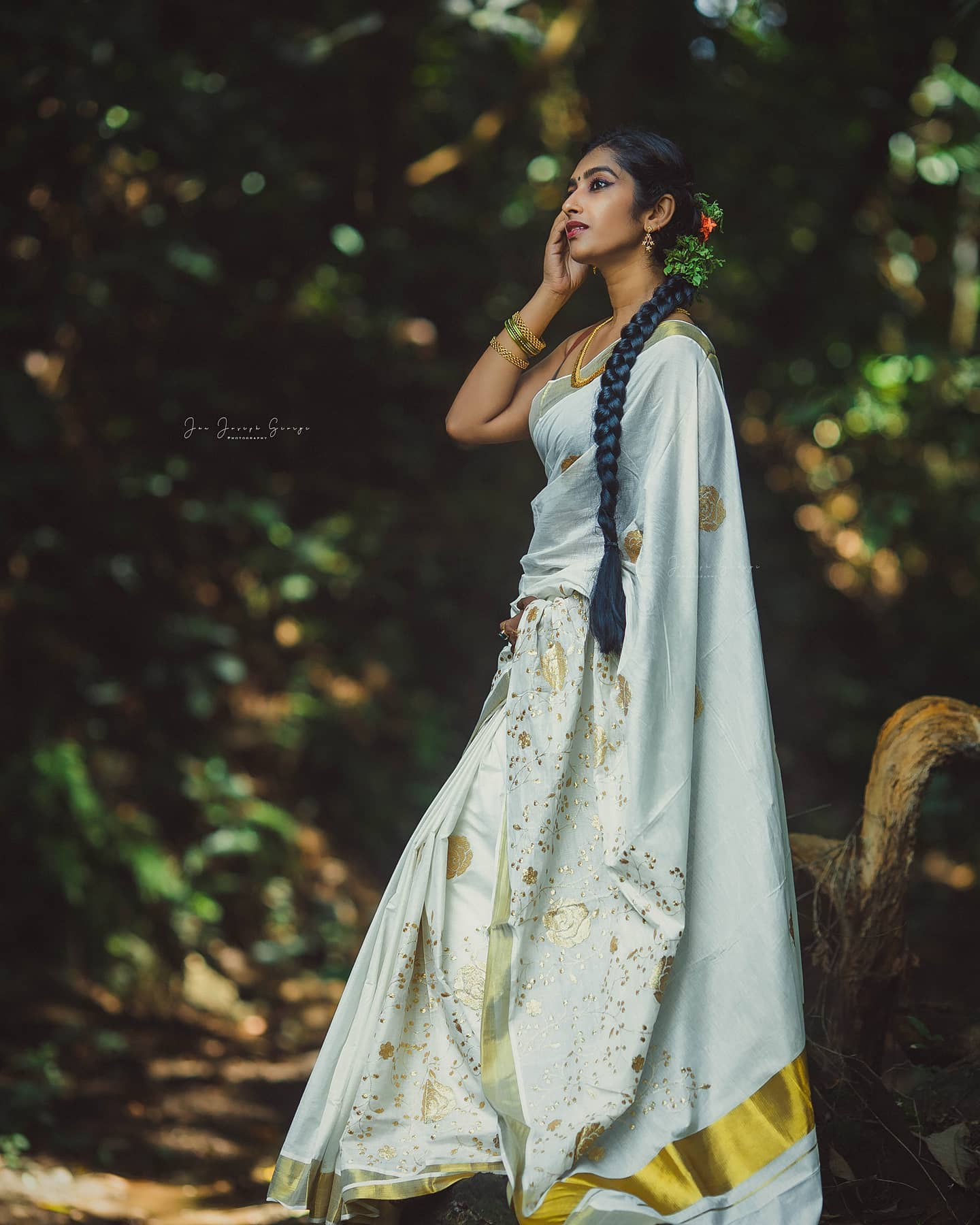 Kerala Cotton Saree with Zari Border & Floral Embroidery work