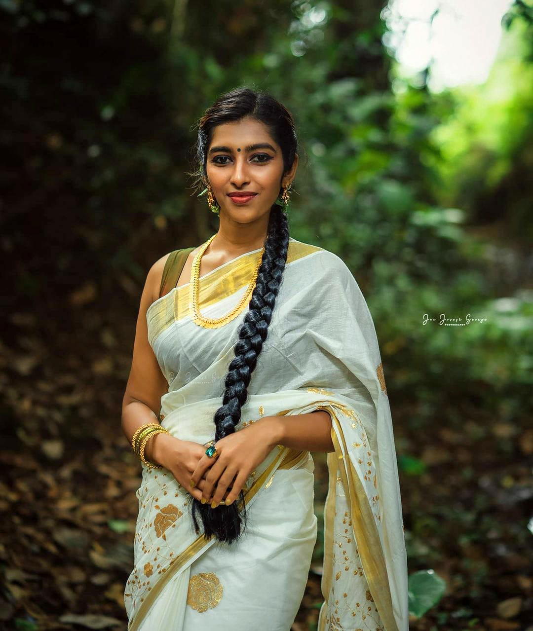 Kerala Cotton Saree with Zari Border & Floral Embroidery work