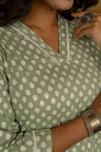 Green & White Ethnic Printed Cotton Kurti Top (Top Only)