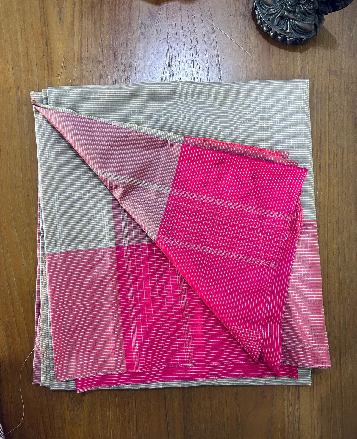 Micro Checkered Two Toned Soft Silk Sree With Contrast Border