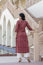 Load image into Gallery viewer, Blue &amp; White Floral Printed Cotton Kurti Top
